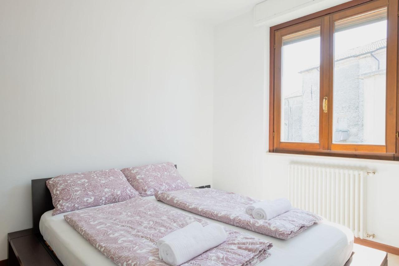 By The Lake Apartments - Centro Storico Desenzano del Garda Exterior photo